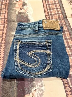 Silver Jeans Blue Straight-Leg Women's Jeans with Contrast Stitching